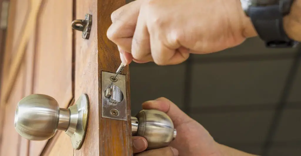 How To Use Master Lock Door Security Bar
