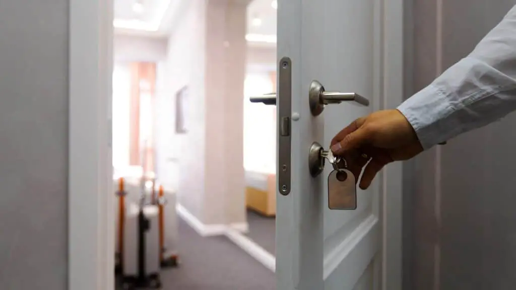 How To Secure Your Hotel Room Door
