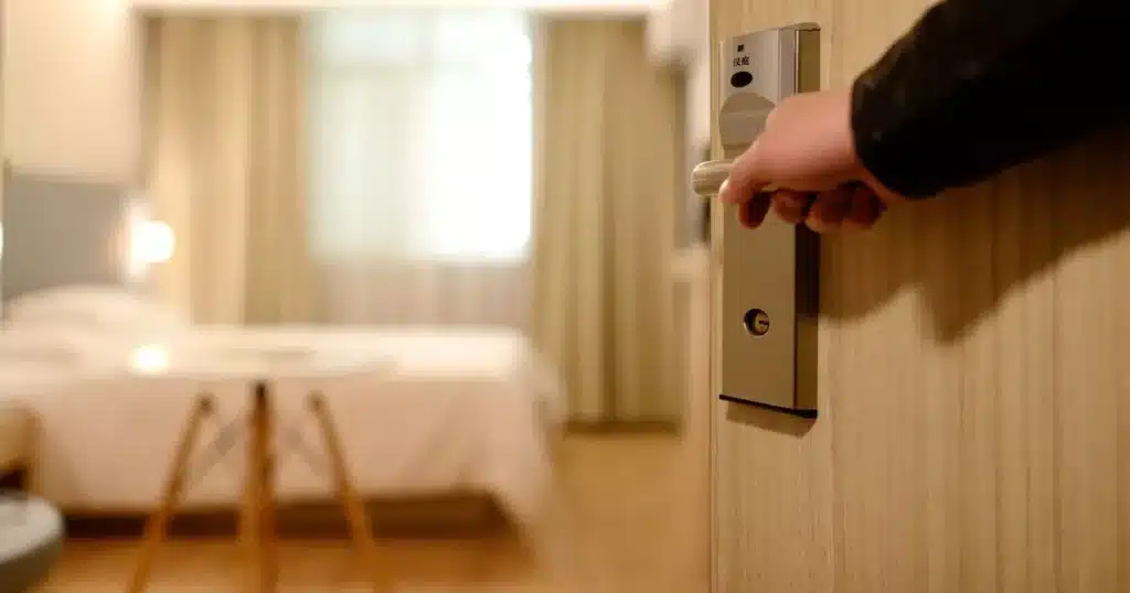 How To Lock A Hotel Room Door