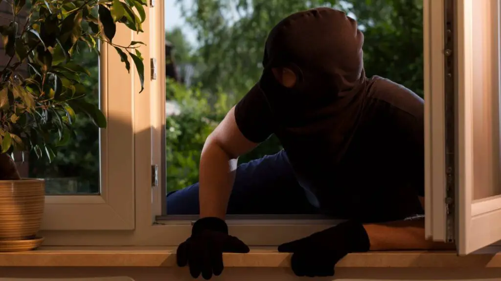 How To Tell If A Burglar Is Watching Your House