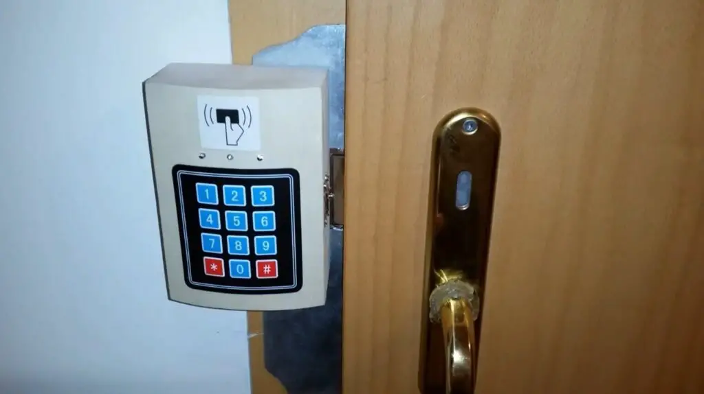 How To Unlock A Keypad Door Lock Without The Code