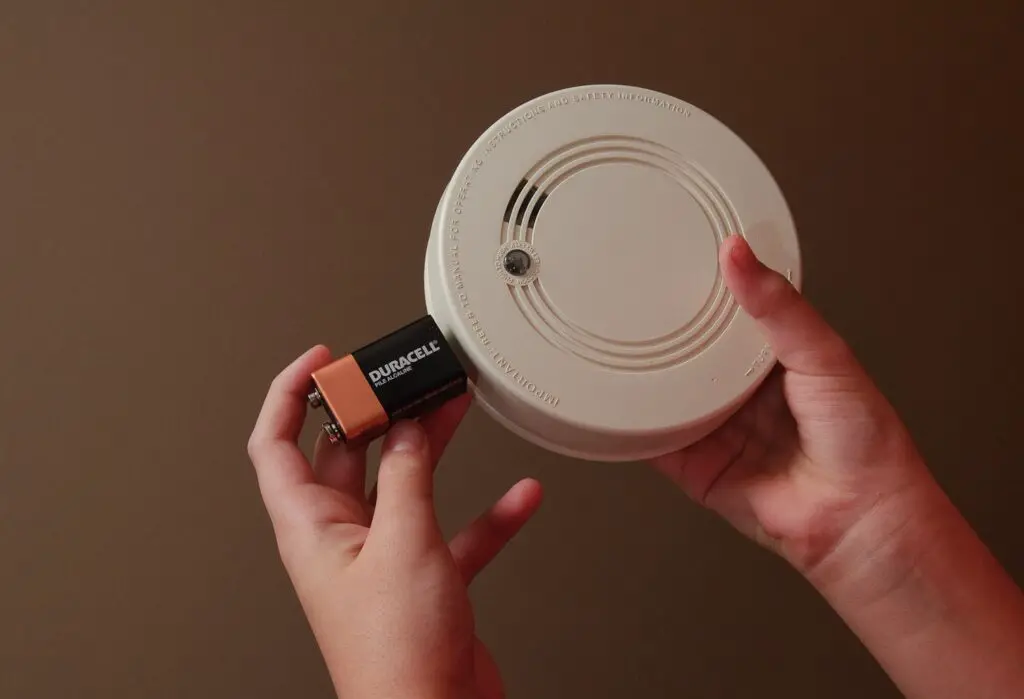 What Kind Of Batteries Go In Smoke Detectors
