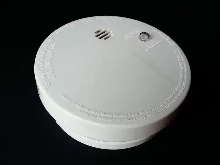 Where To Put Smoke Detector In Bedroom