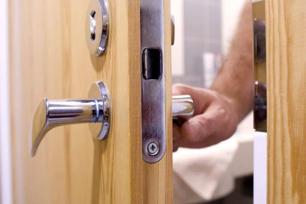 How To Unlock Bathroom Door Twist Lock