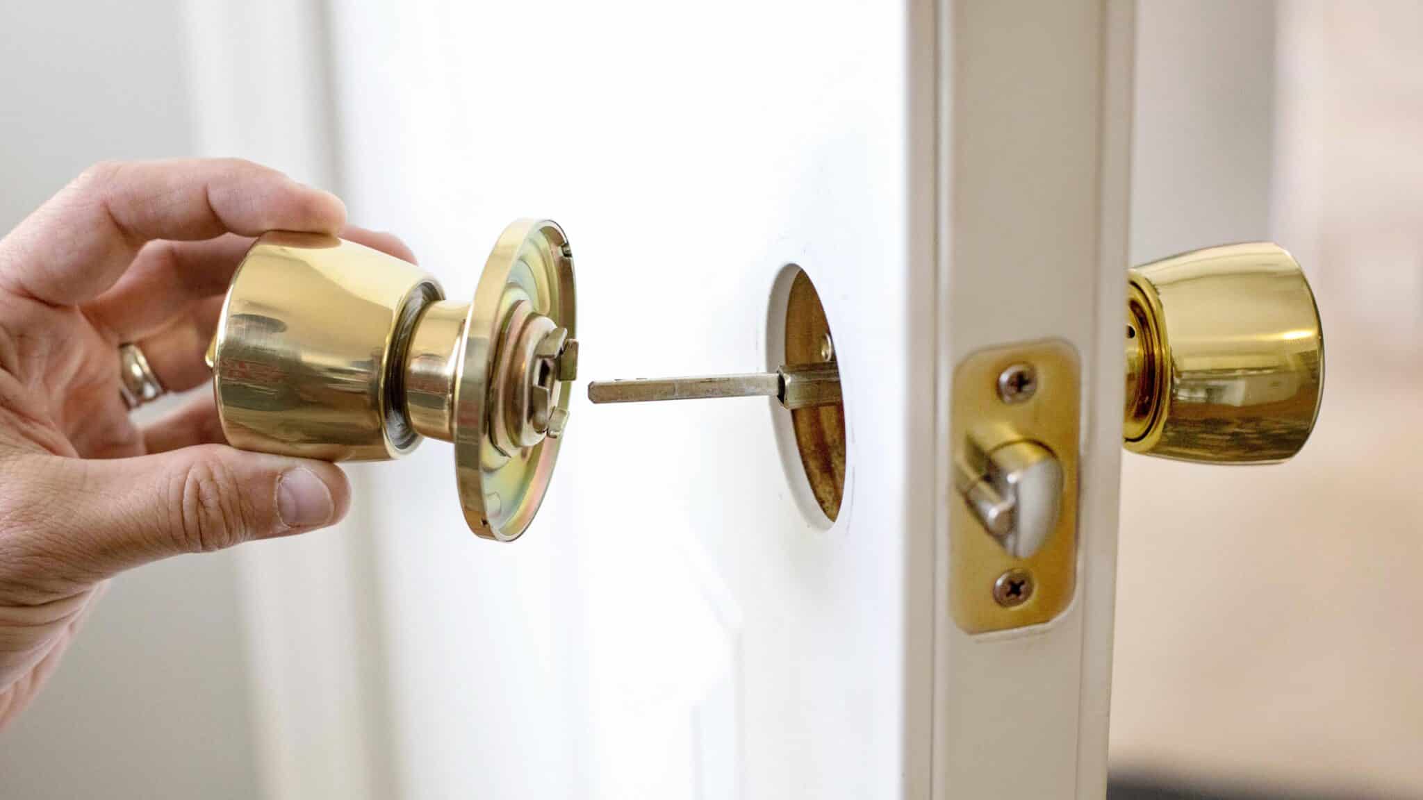 how-to-remove-a-locked-door-knob-from-the-outside