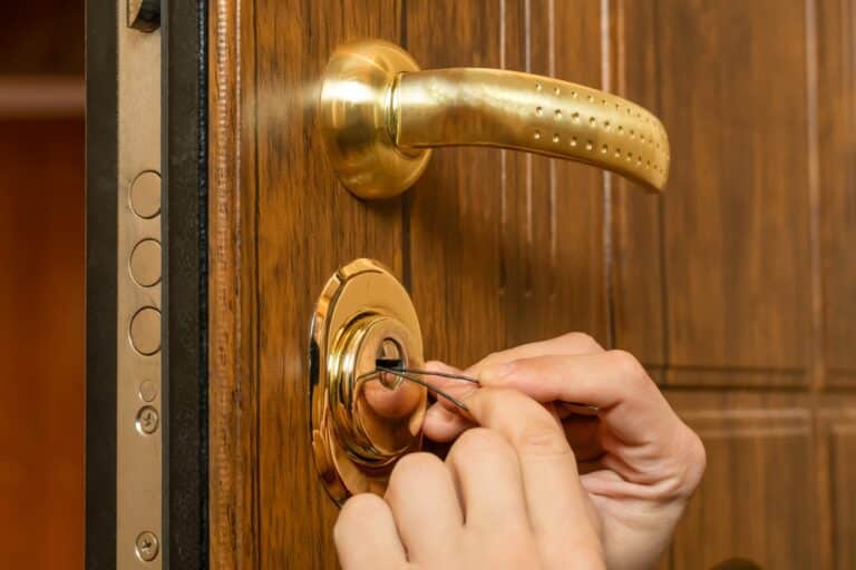 How To Pick Lock A Door With A Bobby Pin