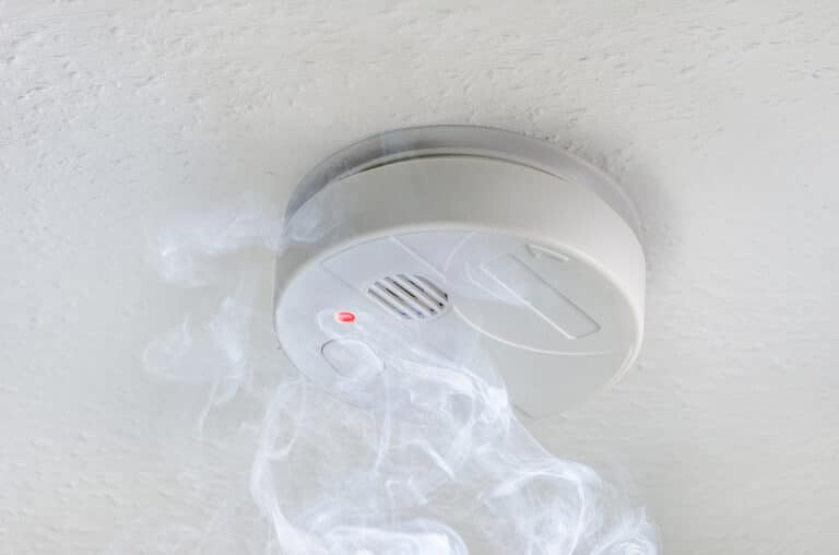 what does a red light on a smoke detector mean