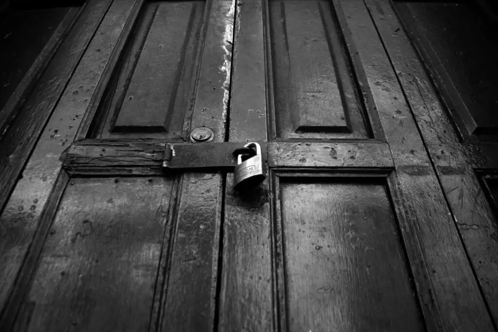 How To Open Locked Doors Hogwarts Legacy
