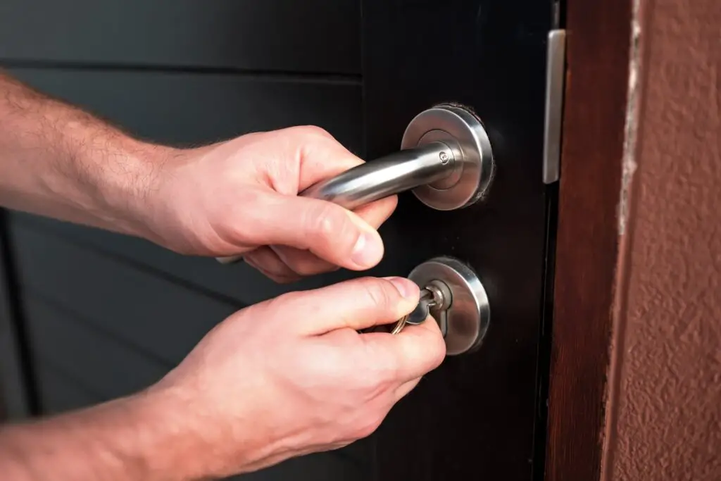 How To Open A Jammed Door Lock From The Outside
