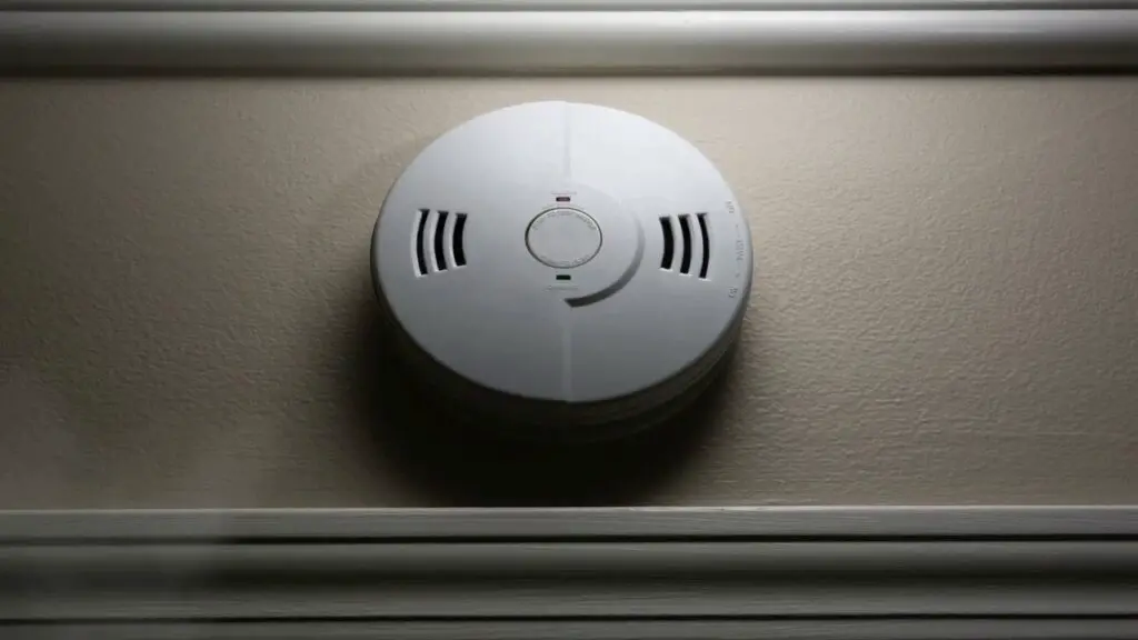 What Does 5 Beeps On A Smoke Detector Mean