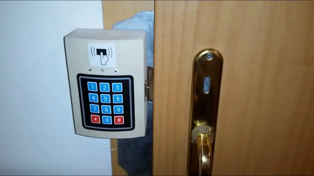 How To Break Into A Keypad Door Lock