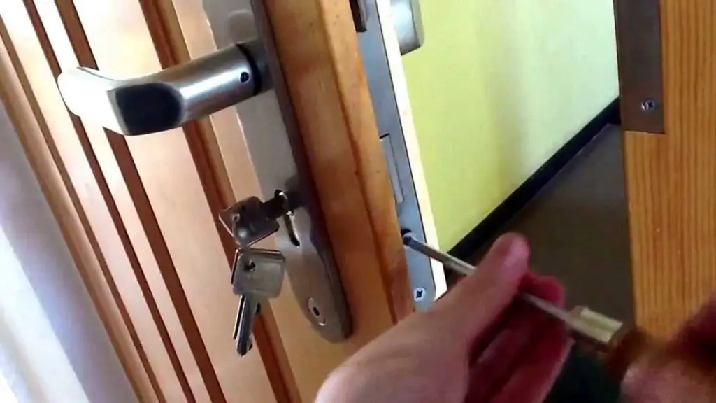 How To Open A Locked Door Without A Key 