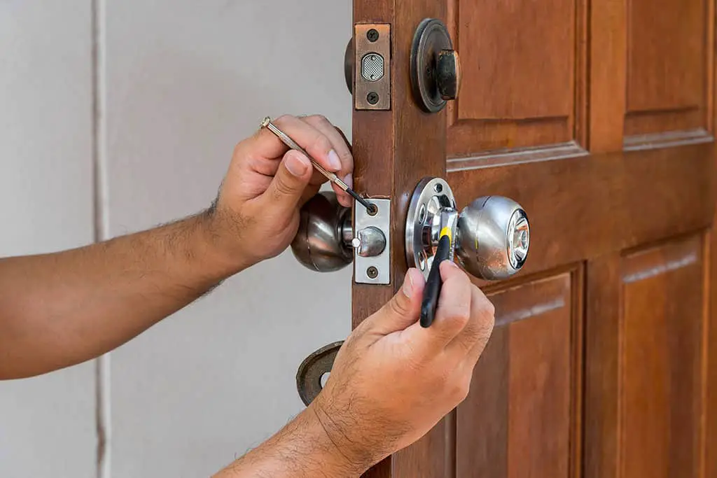 How To Take Out Door Lock Cylinder